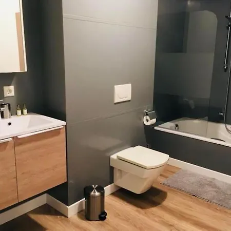 Two Bedrooms Flat In City Center W Terrace&parking *